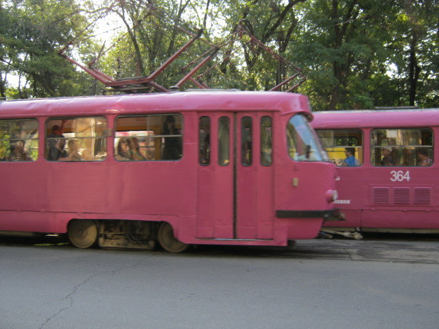 Гламурное Запорожье розовые трамваи